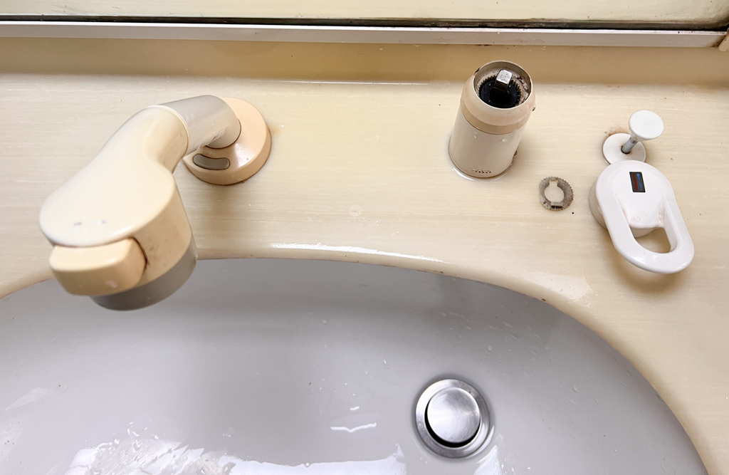 TOTO洗面台水漏れ修理尾